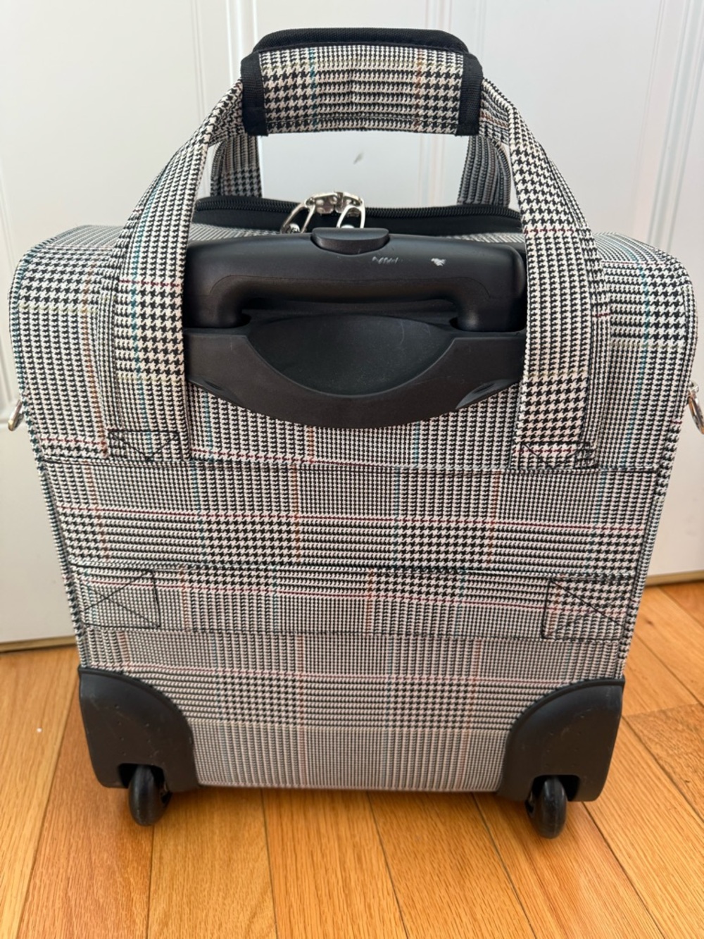 London Fog Black & White Plaid Rolling Travel Bag - Picture 4 of 13